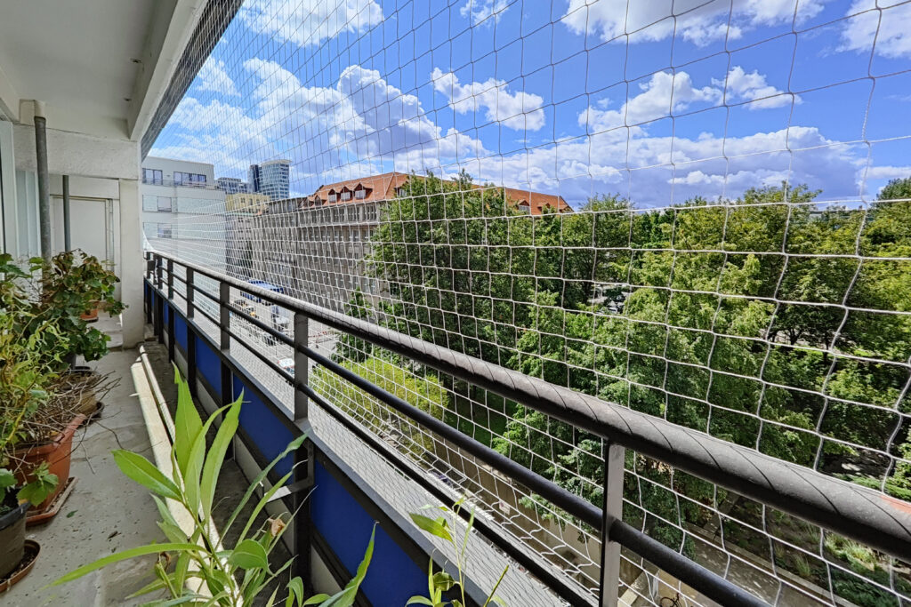 Unser Hausmeisterservice kümmert sich zuverlässig um Ihre Immobilie. Wir übernehmen Reparaturen, Wartungen und Pflegearbeiten – damit Ihre Anlage stets in bestem Zustand bleibt und Sie sich um nichts kümmern müssen.